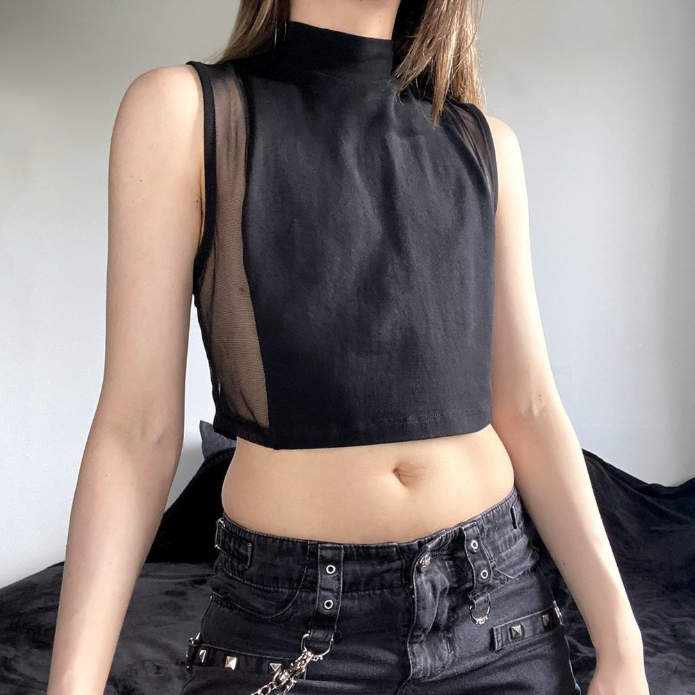 ✖️ SOLD DEPOP ✖️ F21 Black Crop Top w Mesh Sides - Picture 1 of 5